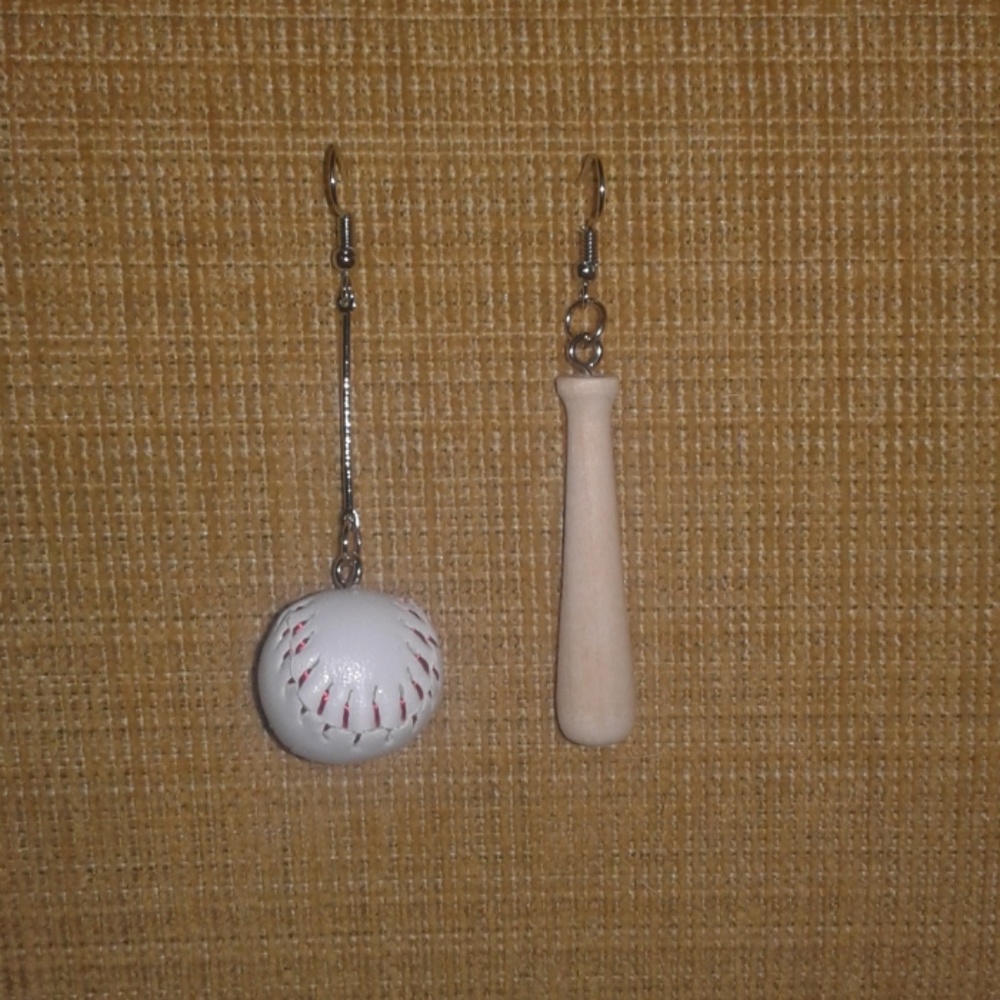 SALE! Baseball earrings - Picture 1 of 5